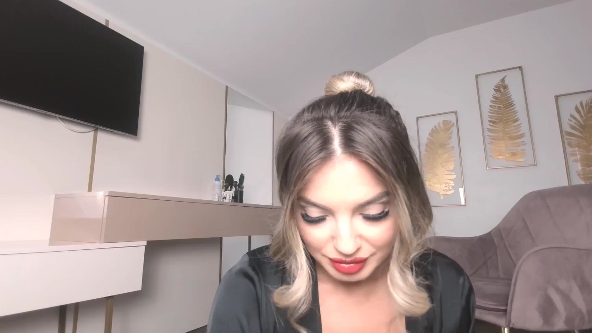 Gallery image thumbnail from UR_wet_DESIRE's myfreecams stream on, 04/30/2024, 15:56 image 6 of 20