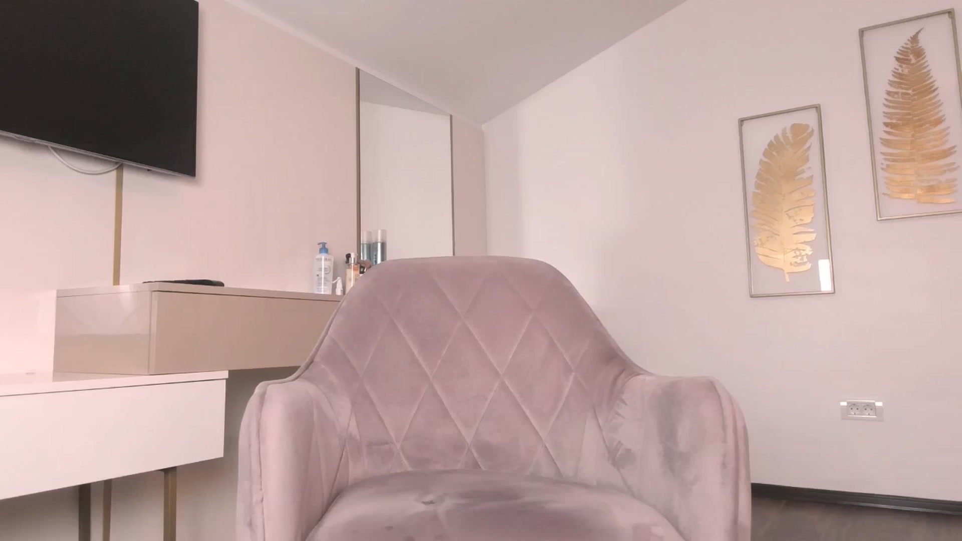 Gallery image thumbnail from UR_wet_DESIRE's myfreecams stream on, 05/06/2024, 17:04 image 10 of 20