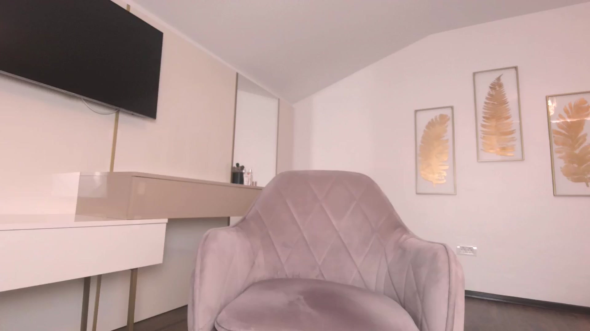Gallery image thumbnail from UR_wet_DESIRE's myfreecams stream on, 05/24/2024, 06:14 image 15 of 20