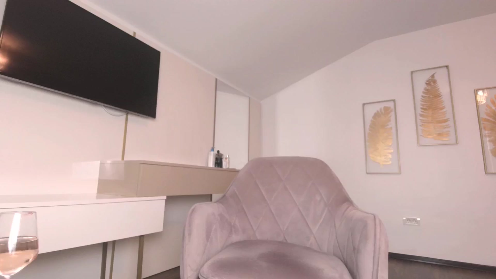 Gallery image thumbnail from UR_wet_DESIRE's myfreecams stream on, 05/24/2024, 14:09 image 18 of 20