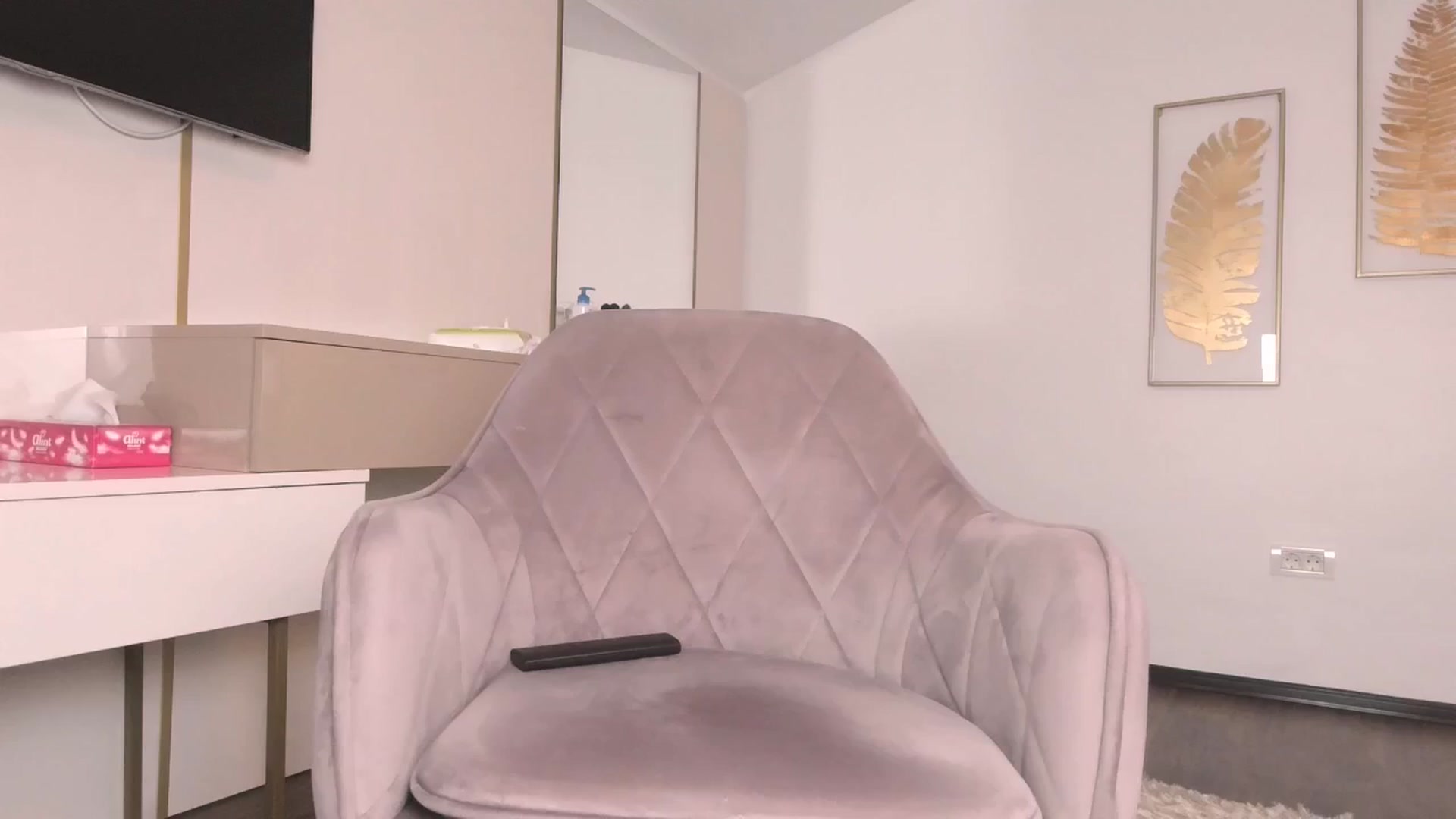 Gallery image thumbnail from UR_wet_DESIRE's myfreecams stream on, 06/13/2024, 15:30 image 15 of 20