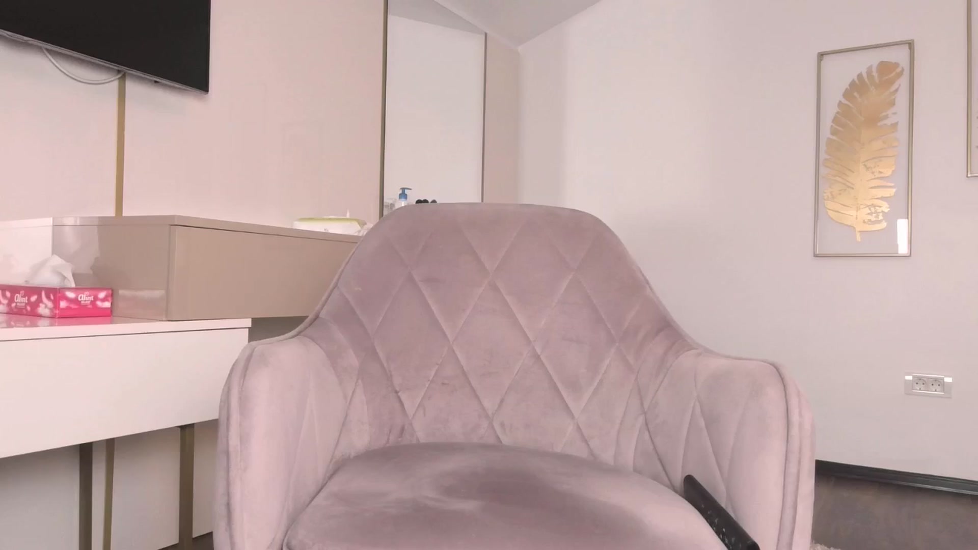 Gallery image thumbnail from UR_wet_DESIRE's myfreecams stream on, 06/13/2024, 16:24 image 3 of 20