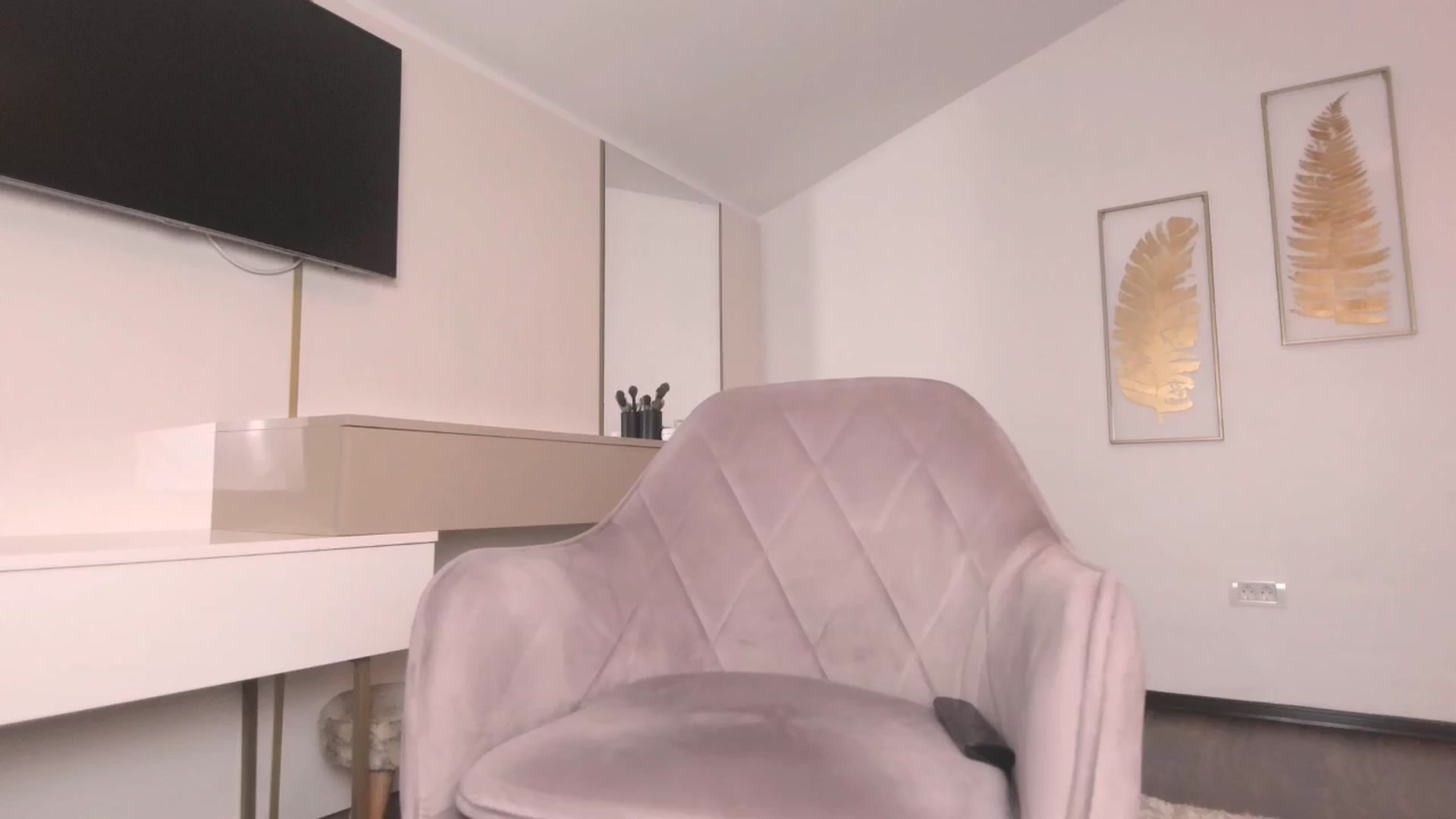 Gallery image thumbnail from UR_wet_DESIRE's myfreecams stream on, 06/20/2024, 16:11 image 18 of 20