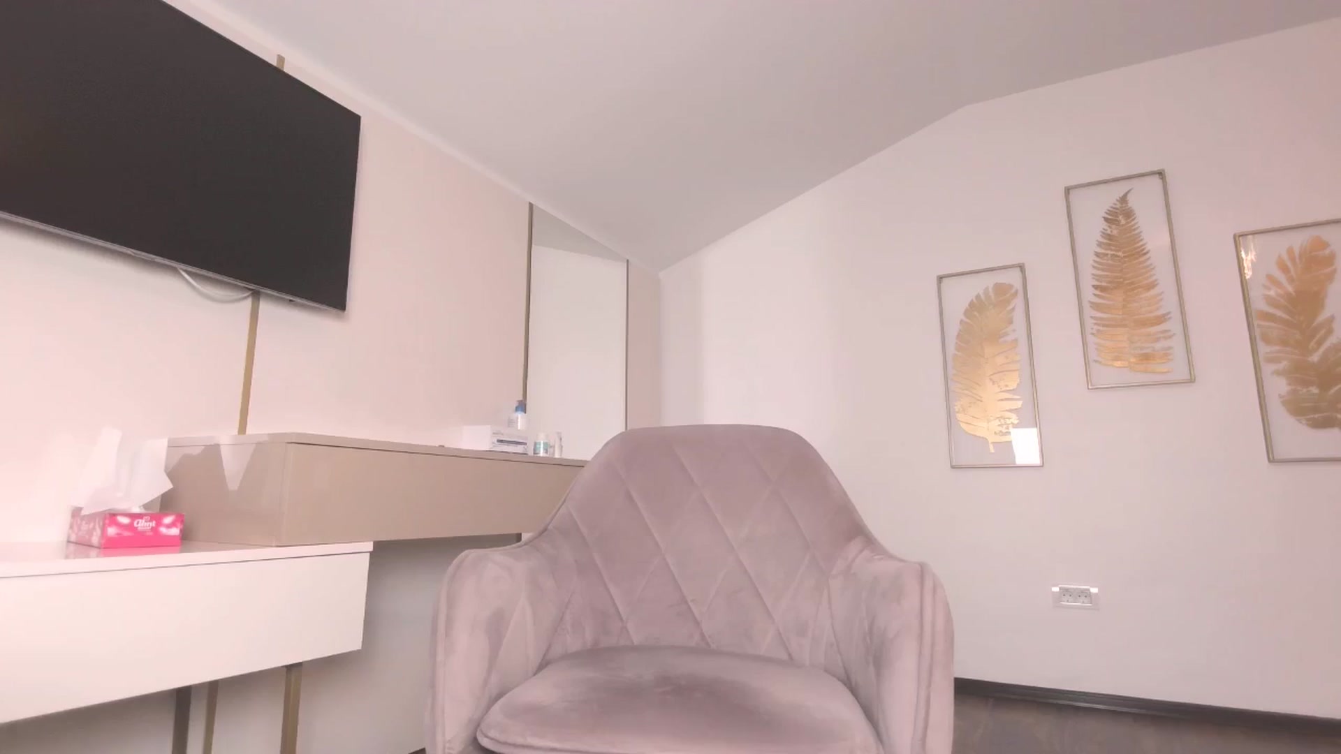 Gallery image thumbnail from UR_wet_DESIRE's myfreecams stream on, 08/06/2024, 15:58 image 4 of 20