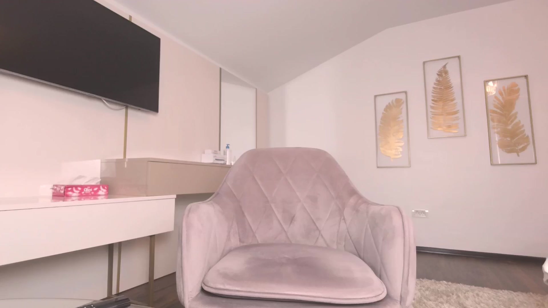 Gallery image thumbnail from UR_wet_DESIRE's myfreecams stream on, 08/10/2024, 14:36 image 9 of 20