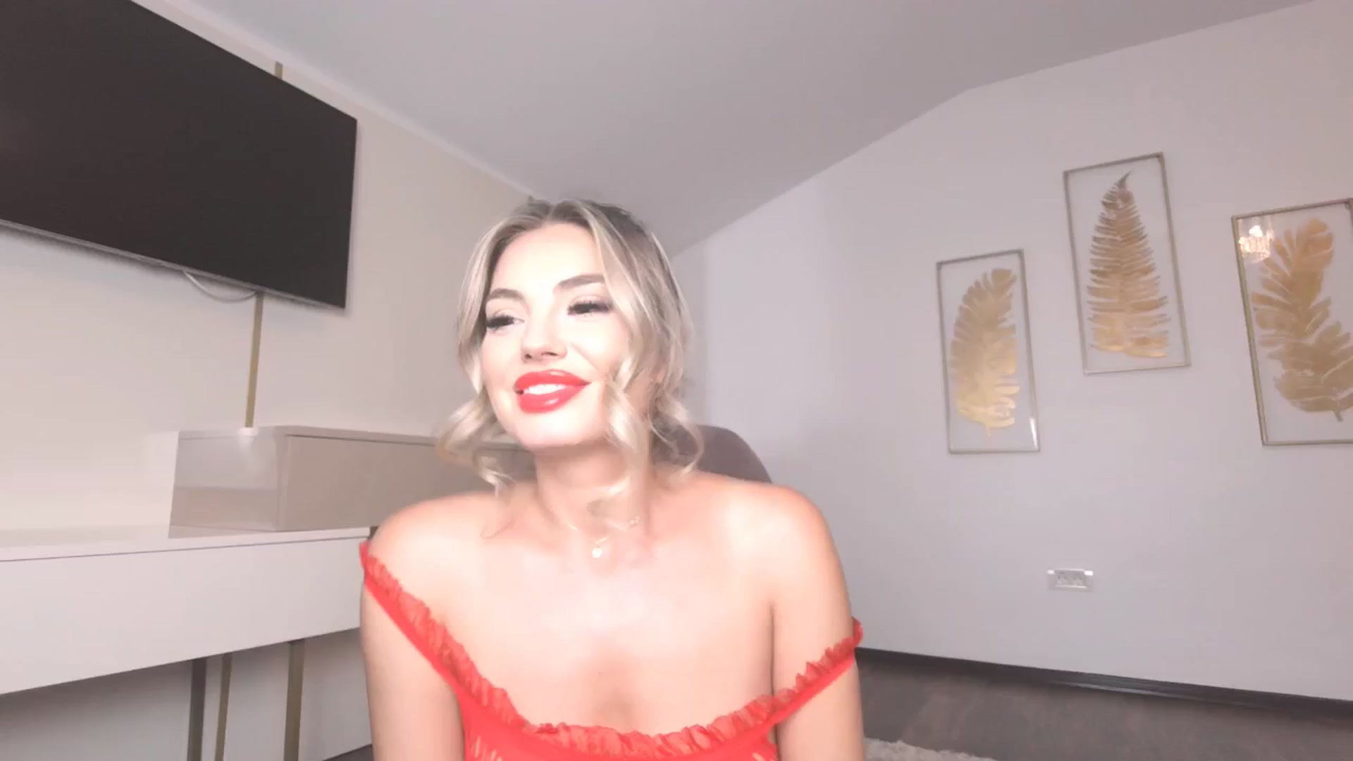 Gallery image thumbnail from UR_wet_DESIRE's myfreecams stream on, 08/26/2024, 16:31 image 4 of 20