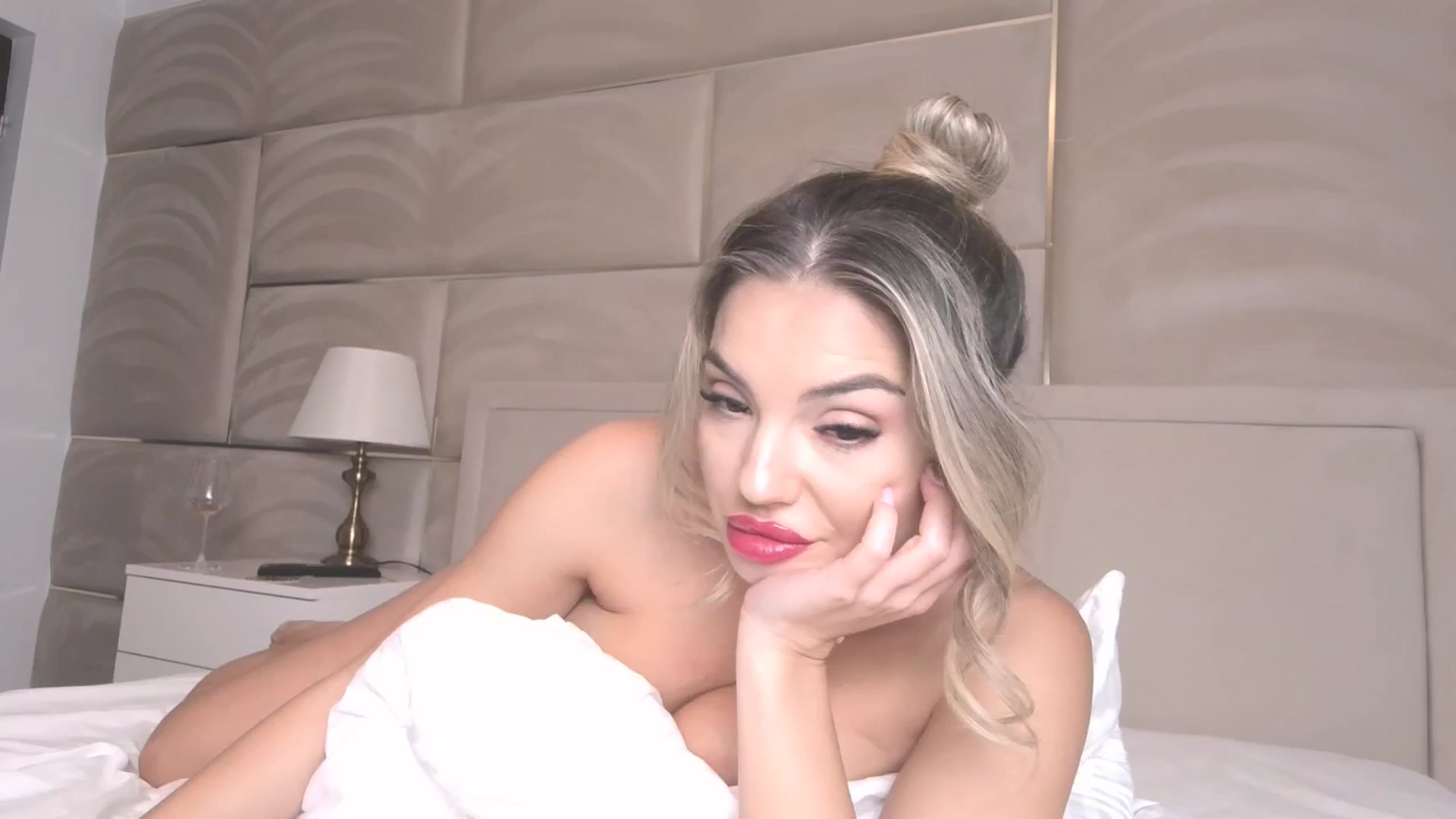 Gallery image thumbnail from UR_wet_DESIRE's myfreecams stream on, 09/20/2024, 18:00 image 20 of 20