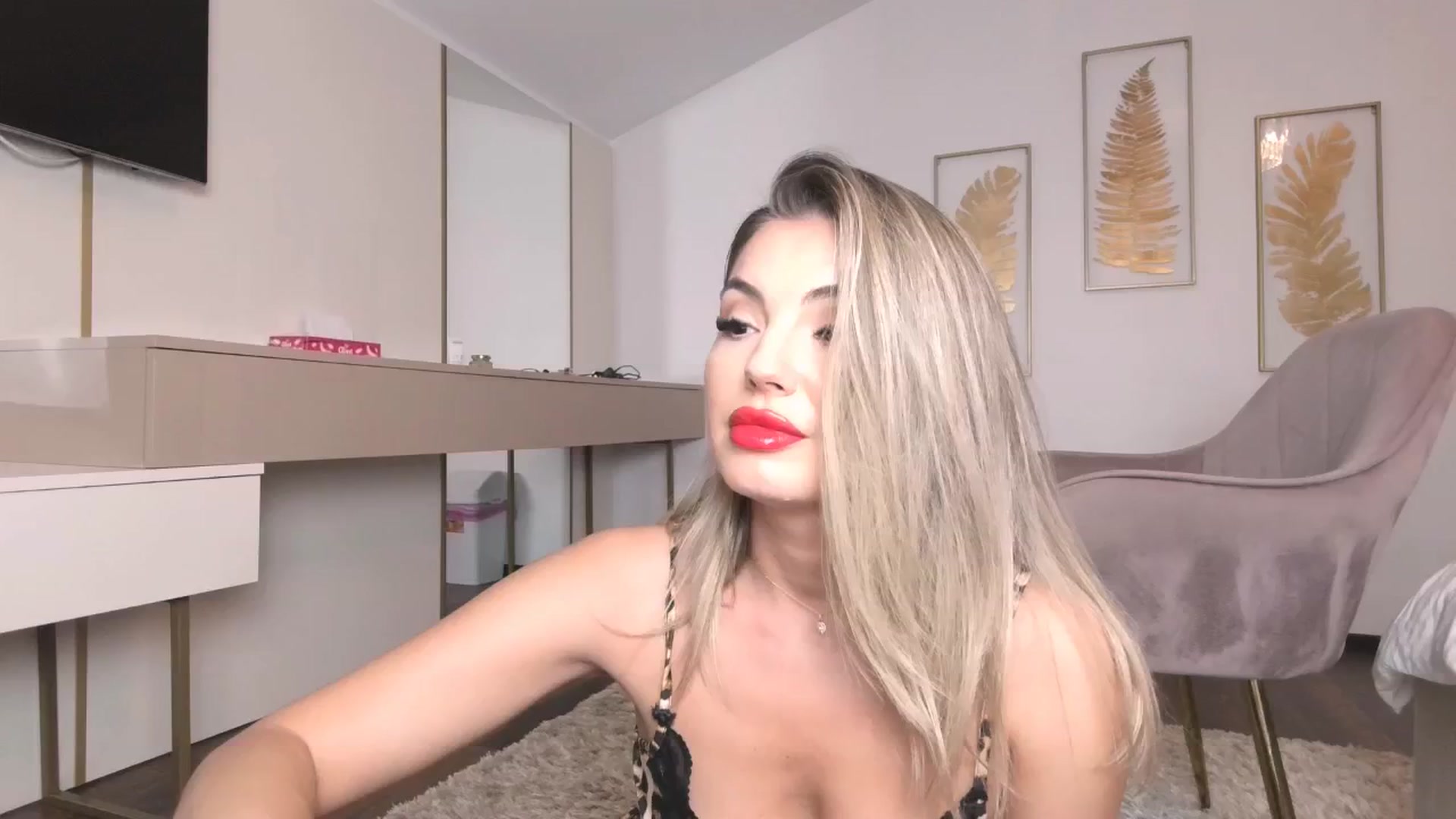 Gallery image thumbnail from UR_wet_DESIRE's myfreecams stream on, 10/03/2024, 16:40 image 1 of 20