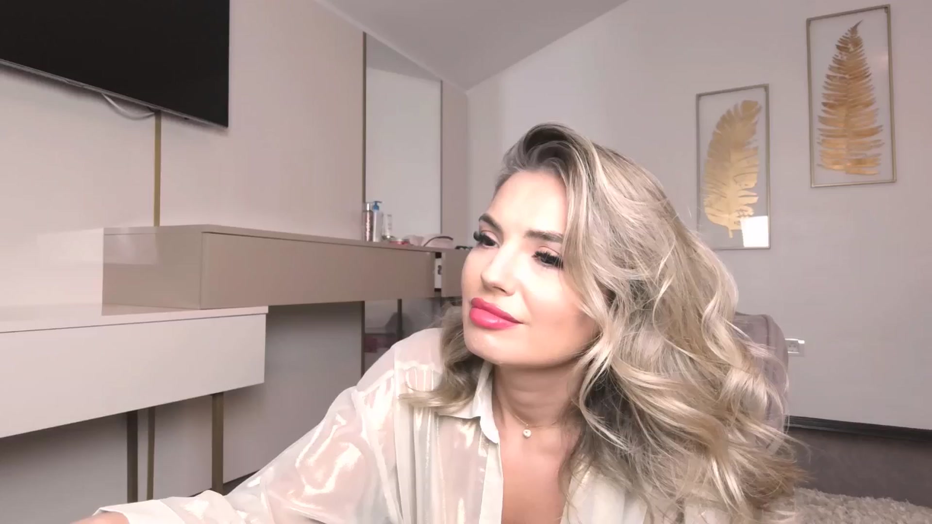 Gallery image thumbnail from UR_wet_DESIRE's myfreecams stream on, 10/18/2024, 17:17 image 13 of 20