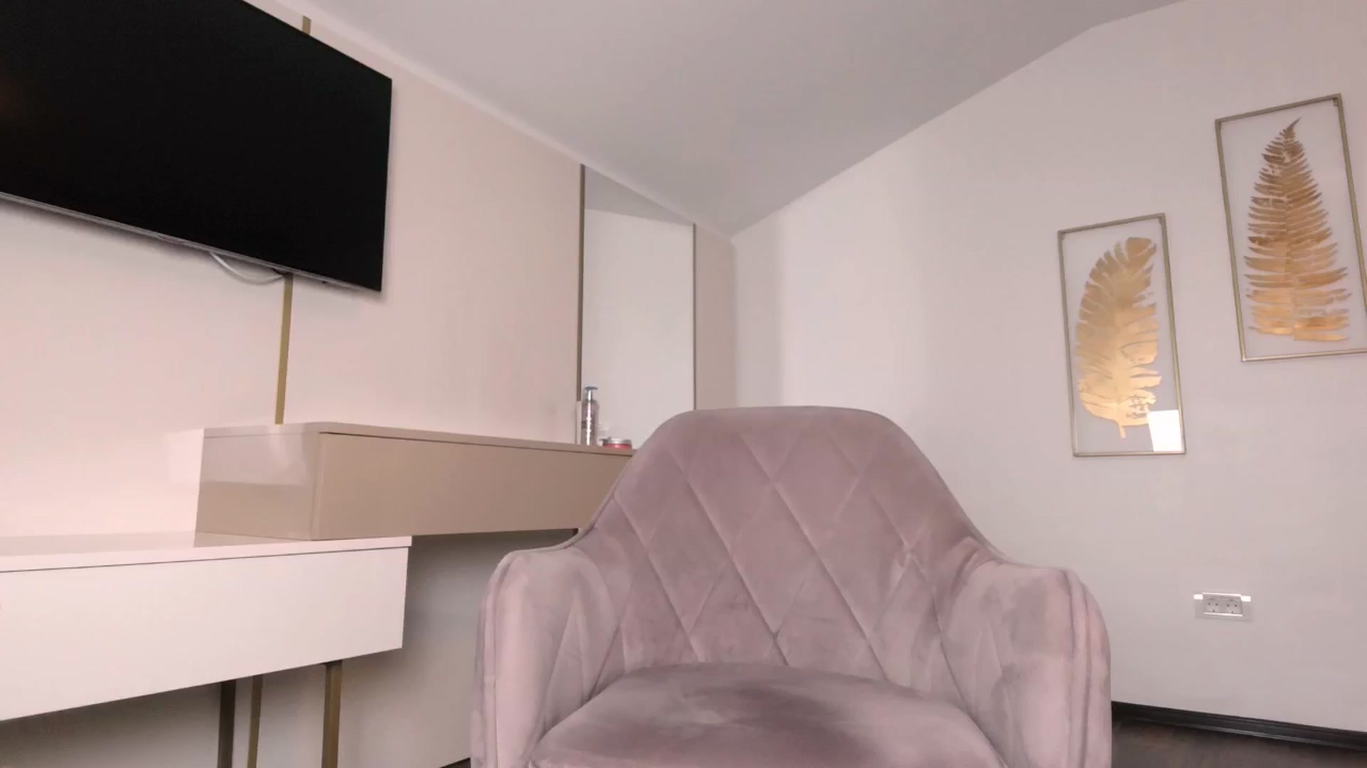 Gallery image thumbnail from UR_wet_DESIRE's myfreecams stream on, 10/29/2024, 17:30 image 11 of 20