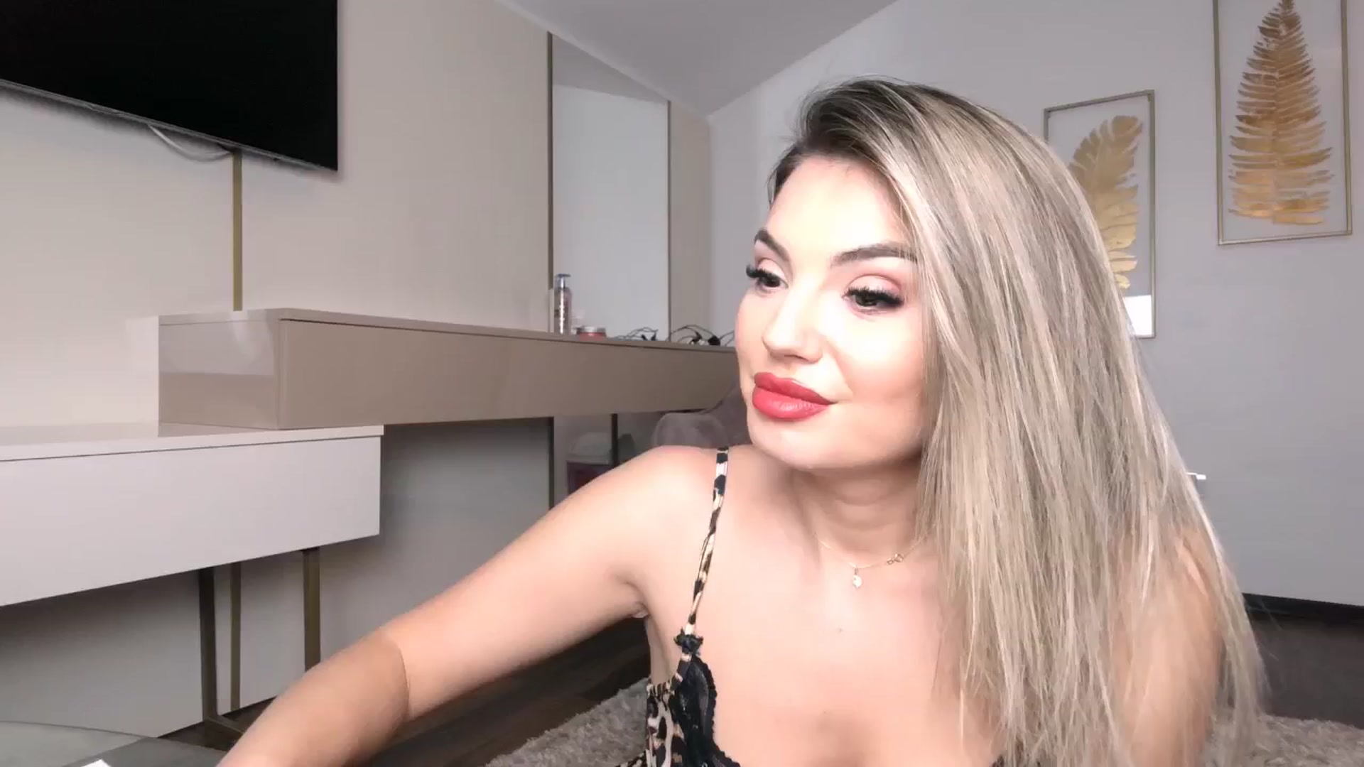 Gallery image thumbnail from UR_wet_DESIRE's myfreecams stream on, 10/29/2024, 17:30 image 20 of 20