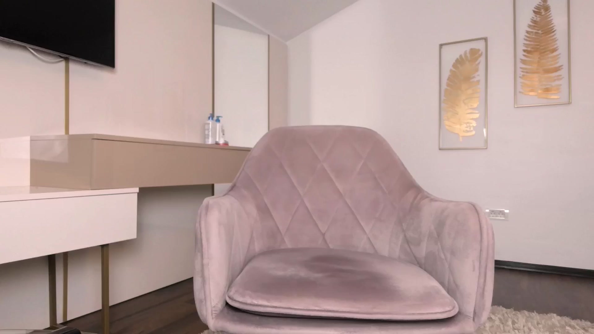 Gallery image thumbnail from UR_wet_DESIRE's myfreecams stream on, 10/31/2024, 17:18 image 13 of 20