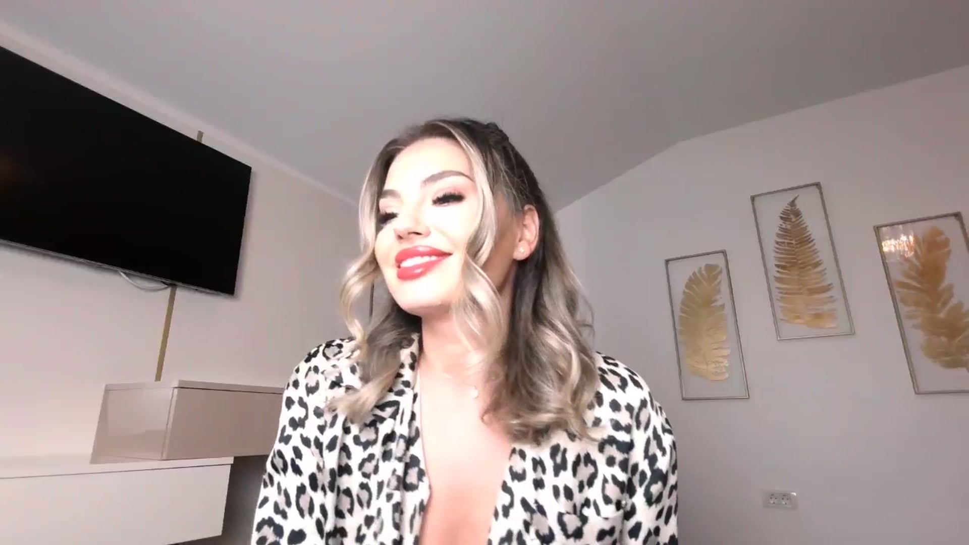 Gallery image thumbnail from UR_wet_DESIRE's myfreecams stream on, 11/25/2024, 17:57 image 12 of 20