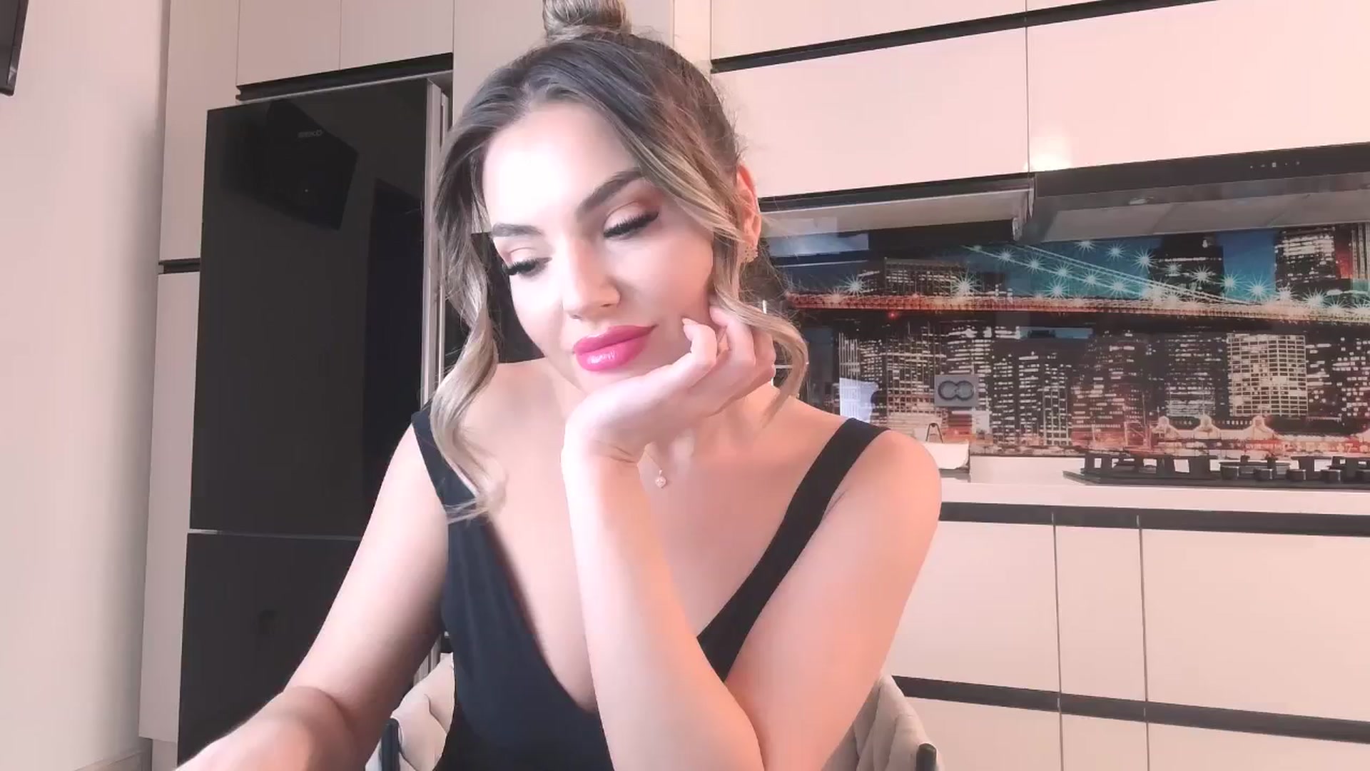 Gallery image thumbnail from UR_wet_DESIRE's myfreecams stream on, 12/18/2024, 13:10 image 1 of 20