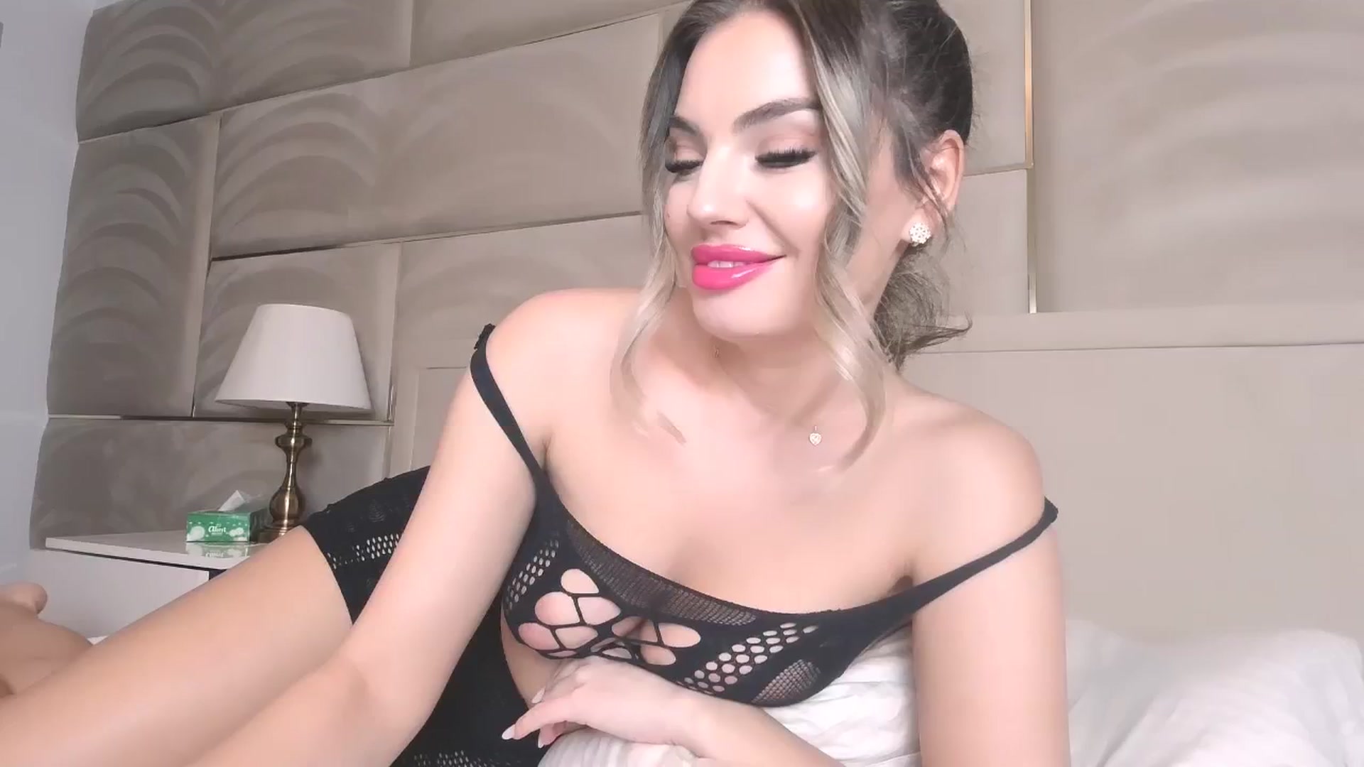 Gallery image thumbnail from UR_wet_DESIRE's myfreecams stream on, 12/18/2024, 15:46 image 12 of 20