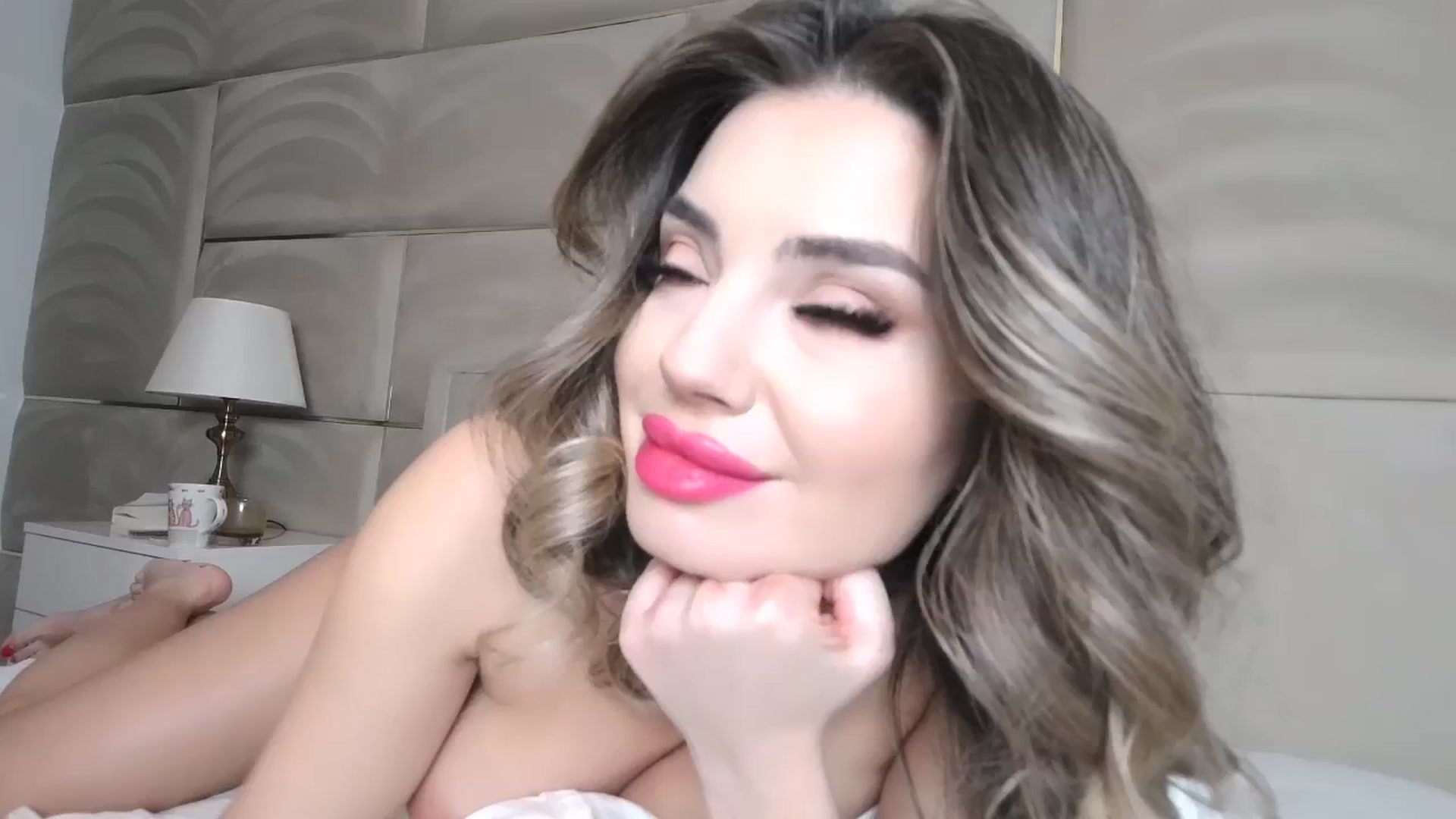 Gallery image thumbnail from UR_wet_DESIRE's myfreecams stream on, 01/31/2025, 19:12 image 17 of 20