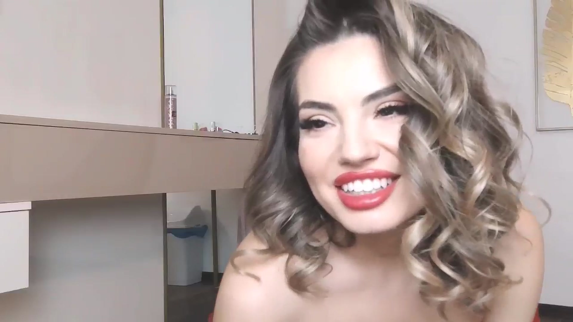 Gallery image thumbnail from UR_wet_DESIRE's myfreecams stream on, 02/14/2025, 19:04 image 15 of 20