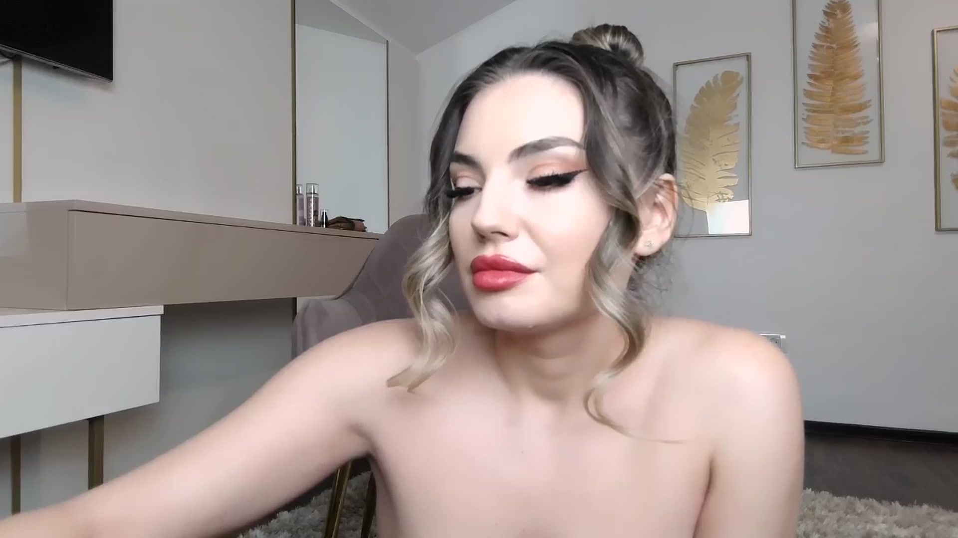 Gallery image thumbnail from UR_wet_DESIRE's myfreecams stream on, 02/25/2025, 17:39 image 13 of 20