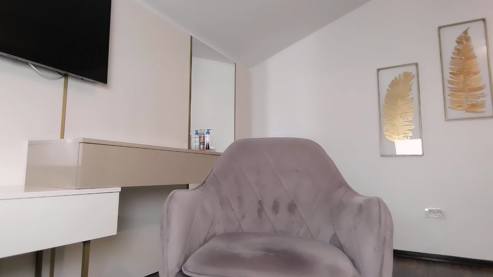 Gallery image thumbnail from UR_wet_DESIRE's myfreecams stream on, 03/07/2025, 18:32 image 20 of 20