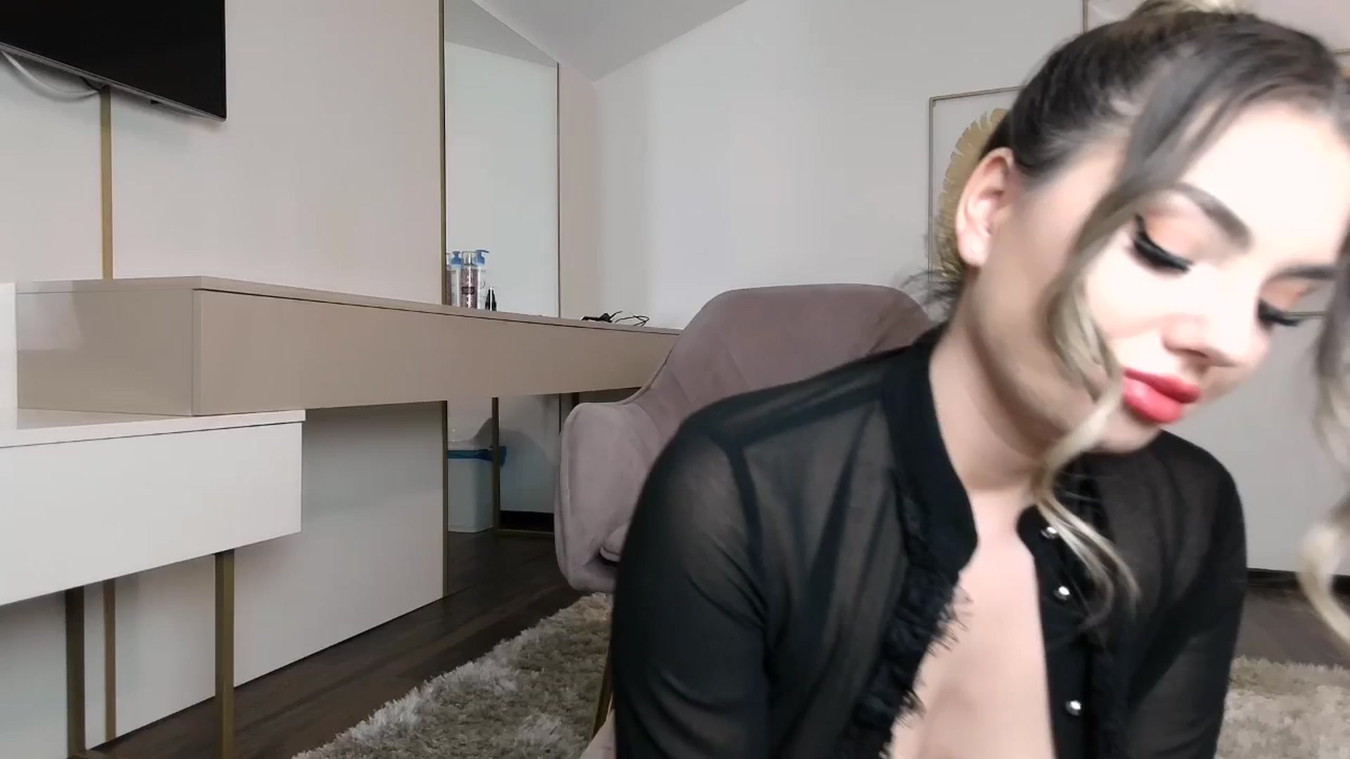 Gallery image thumbnail from UR_wet_DESIRE's myfreecams stream on, 03/12/2025, 17:54 image 6 of 20