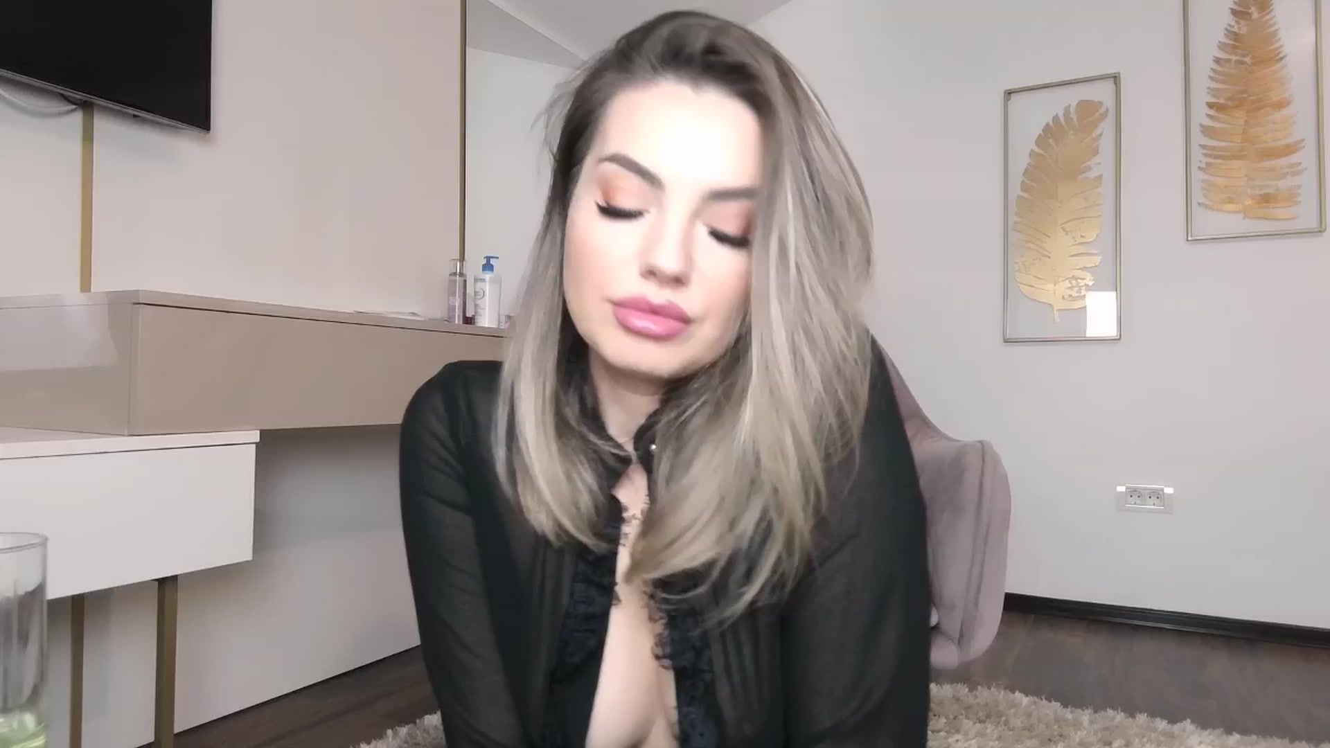 Gallery image thumbnail from UR_wet_DESIRE's myfreecams stream on, 03/25/2025, 16:23 image 14 of 20