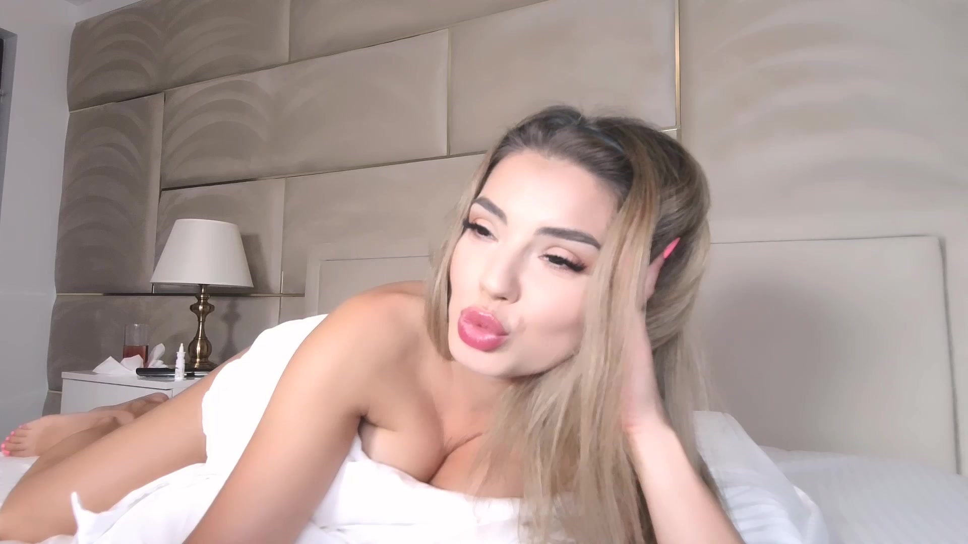 Gallery image thumbnail from UR_wet_DESIRE's myfreecams stream on, 07/09/2025, 15:52 image 15 of 20