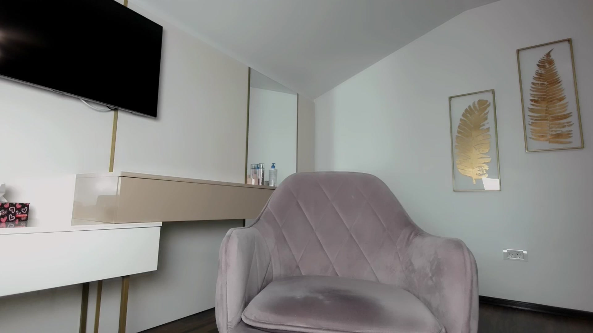 Gallery image thumbnail from UR_wet_DESIRE's myfreecams stream on, 01/05/2026, 16:27 image 12 of 20