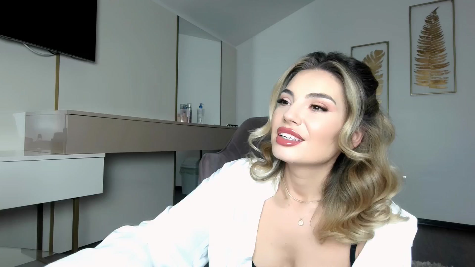 Gallery image thumbnail from UR_wet_DESIRE's myfreecams stream on, 01/08/2026, 18:40 image 9 of 20