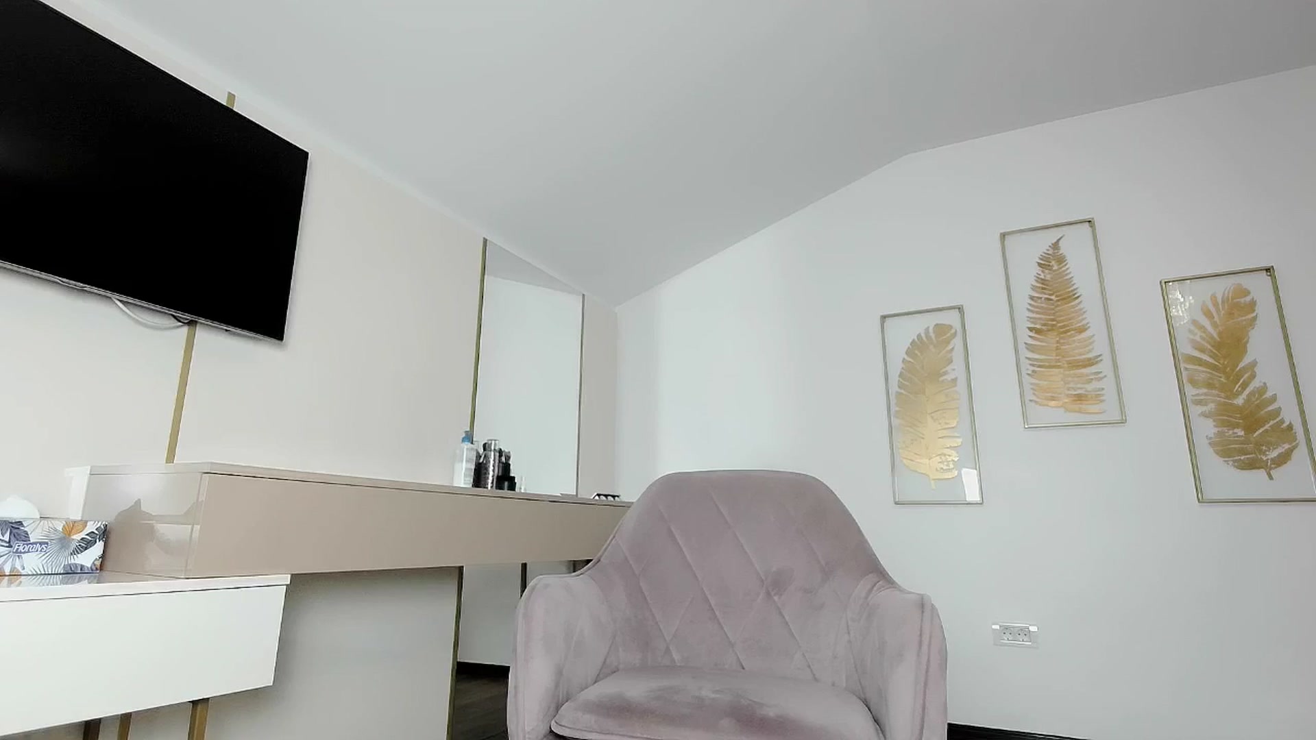 Gallery image thumbnail from UR_wet_DESIRE's myfreecams stream on, 01/27/2026, 15:28 image 10 of 20