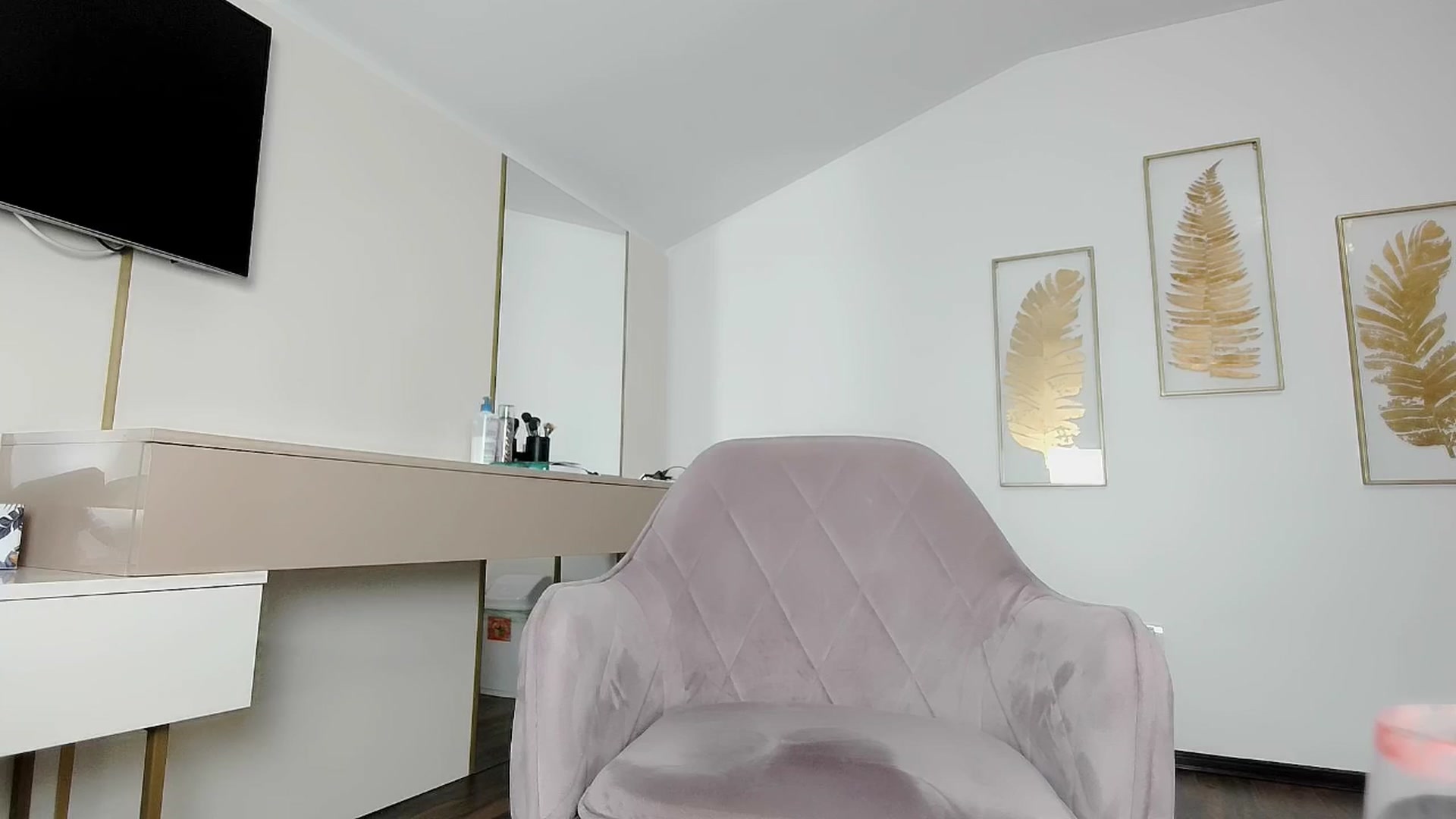 Gallery image thumbnail from UR_wet_DESIRE's myfreecams stream on, 01/28/2026, 18:04 image 8 of 20