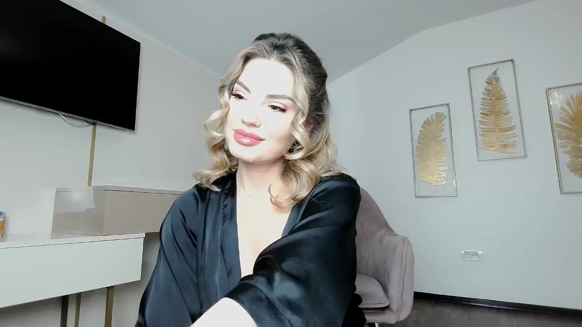 Gallery image thumbnail from UR_wet_DESIRE's myfreecams stream on, 02/05/2026, 17:09 image 4 of 20