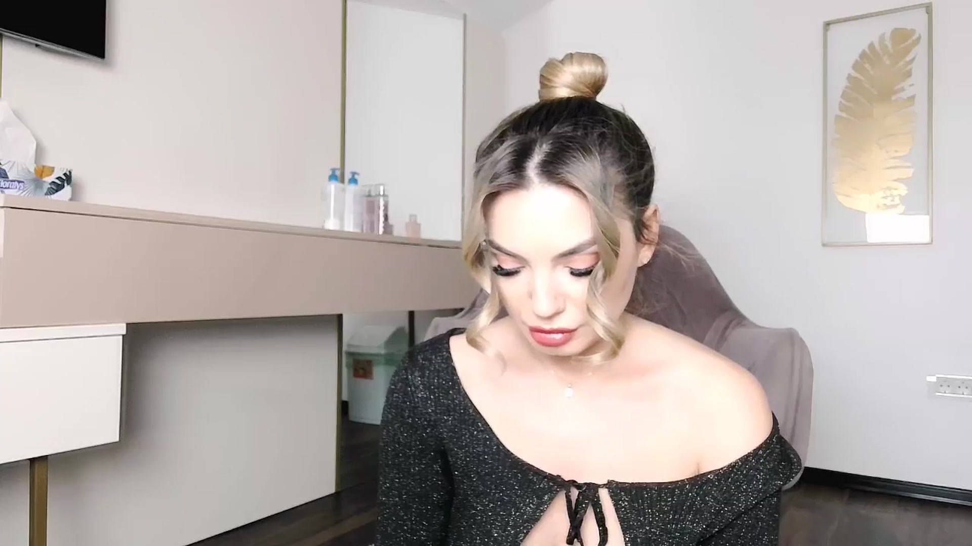 Gallery image thumbnail from UR_wet_DESIRE's myfreecams stream on, 02/23/2026, 17:18 image 5 of 20