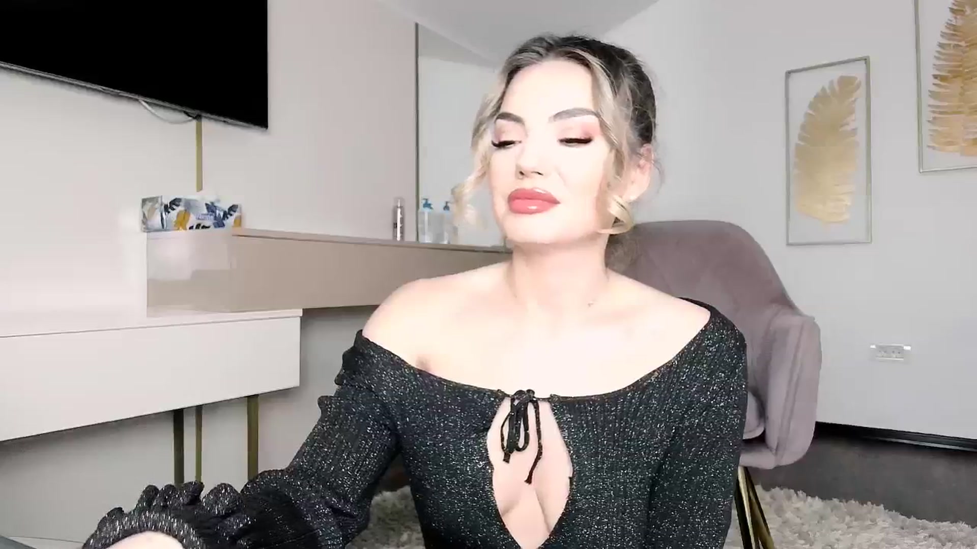 Gallery image thumbnail from UR_wet_DESIRE's myfreecams stream on, 02/26/2026, 18:06 image 17 of 20