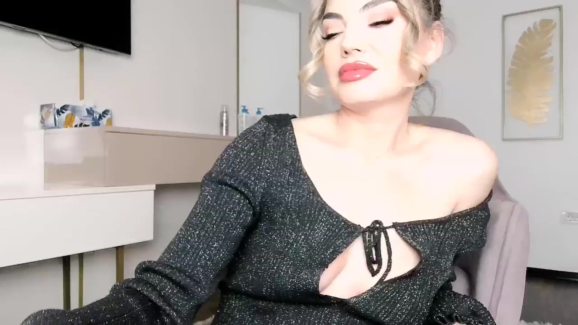 Gallery image thumbnail from UR_wet_DESIRE's myfreecams stream on, 02/26/2026, 18:06 image 11 of 20