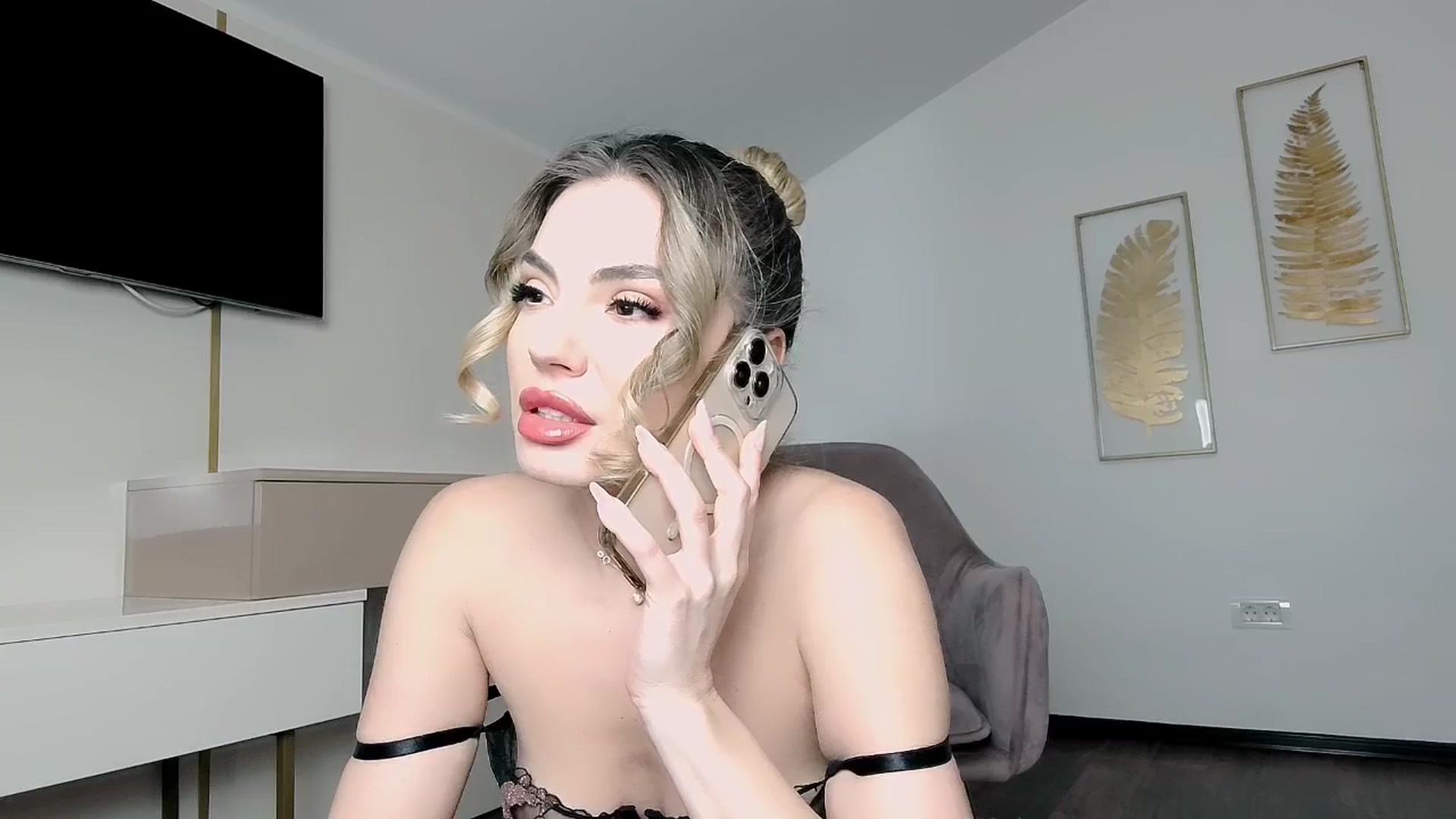 Gallery image thumbnail from UR_wet_DESIRE's myfreecams stream on, 03/18/2026, 16:31 image 7 of 20