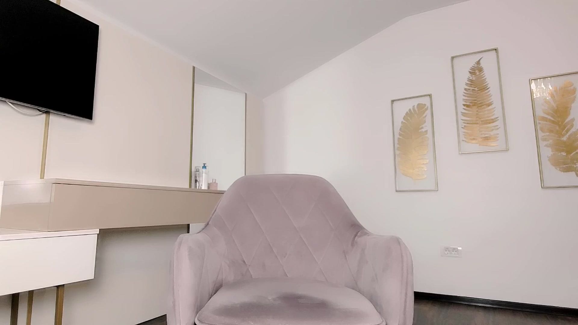 Gallery image thumbnail from UR_wet_DESIRE's myfreecams stream on, 03/31/2026, 14:26 image 9 of 20
