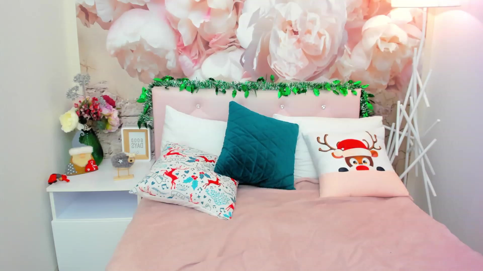 Gallery image thumbnail from USexy_Friend's myfreecams stream on, 12/18/2022, 17:34 image 12 of 20