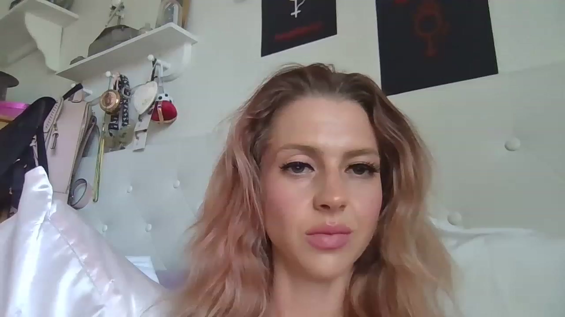 Gallery image thumbnail from UWorshipMe's myfreecams stream on, 06/07/2023, 17:01 image 1 of 20
