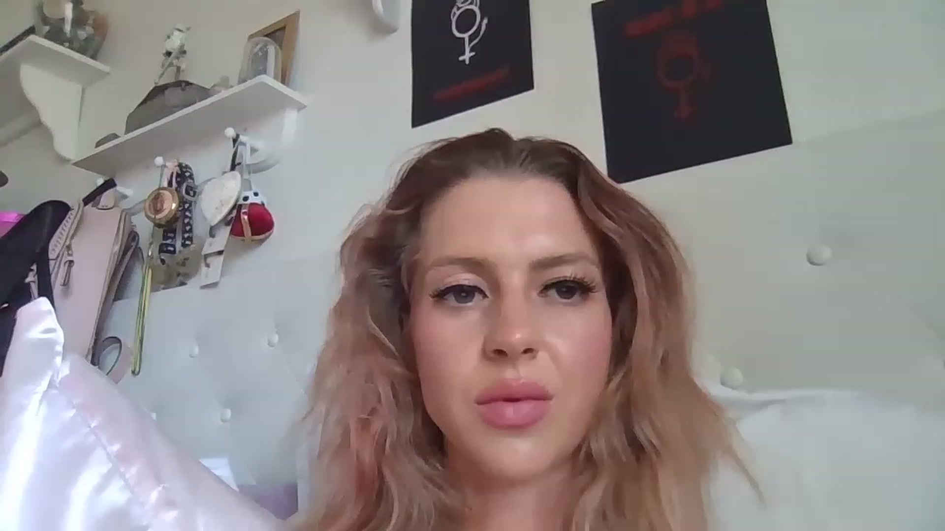 Gallery image thumbnail from UWorshipMe's myfreecams stream on, 06/07/2023, 17:01 image 18 of 20