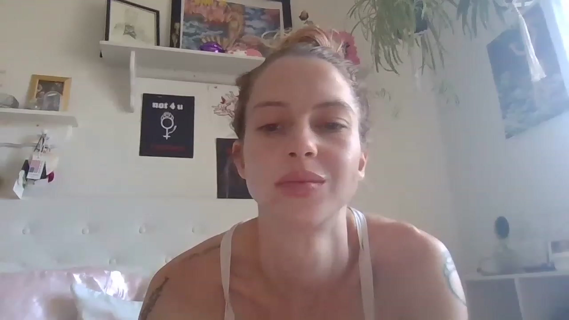Gallery image thumbnail from UWorshipMe's myfreecams stream on, 08/21/2023, 17:49 image 17 of 20
