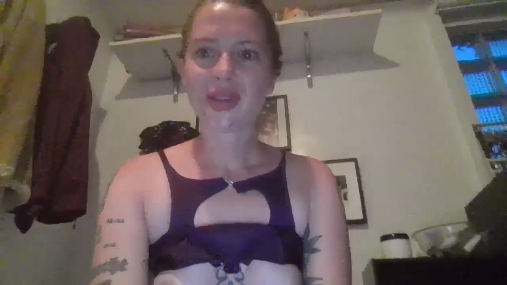 Gallery image thumbnail from UWorshipMe's myfreecams stream on, 08/14/2024, 02:35 image 15 of 20