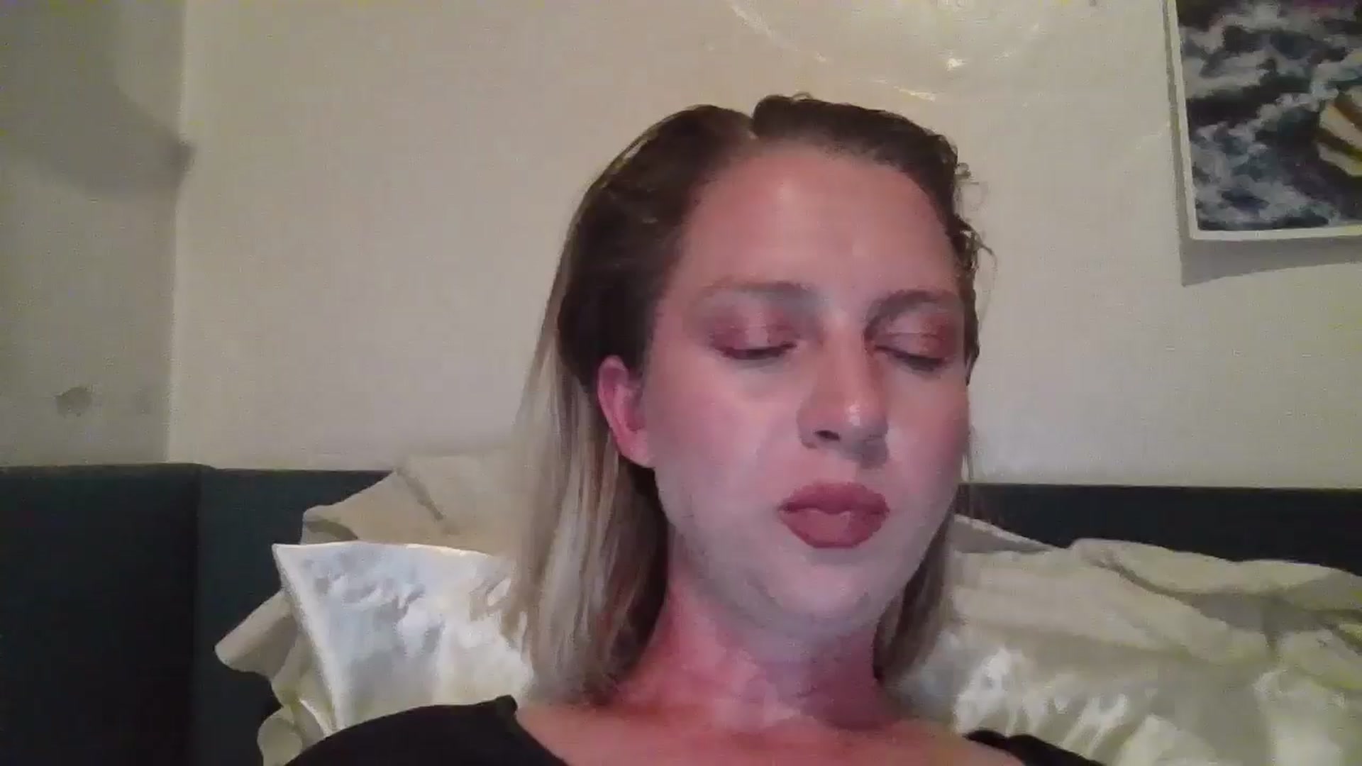 Gallery image thumbnail from UWorshipMe's myfreecams stream on, 10/13/2024, 05:03 image 1 of 20