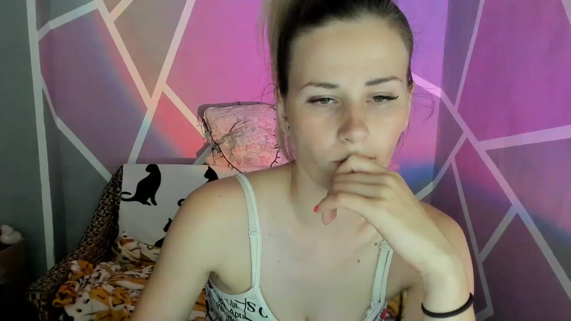 Gallery image thumbnail from UkrBeauty's myfreecams stream on, 06/18/2023, 15:00 image 4 of 20