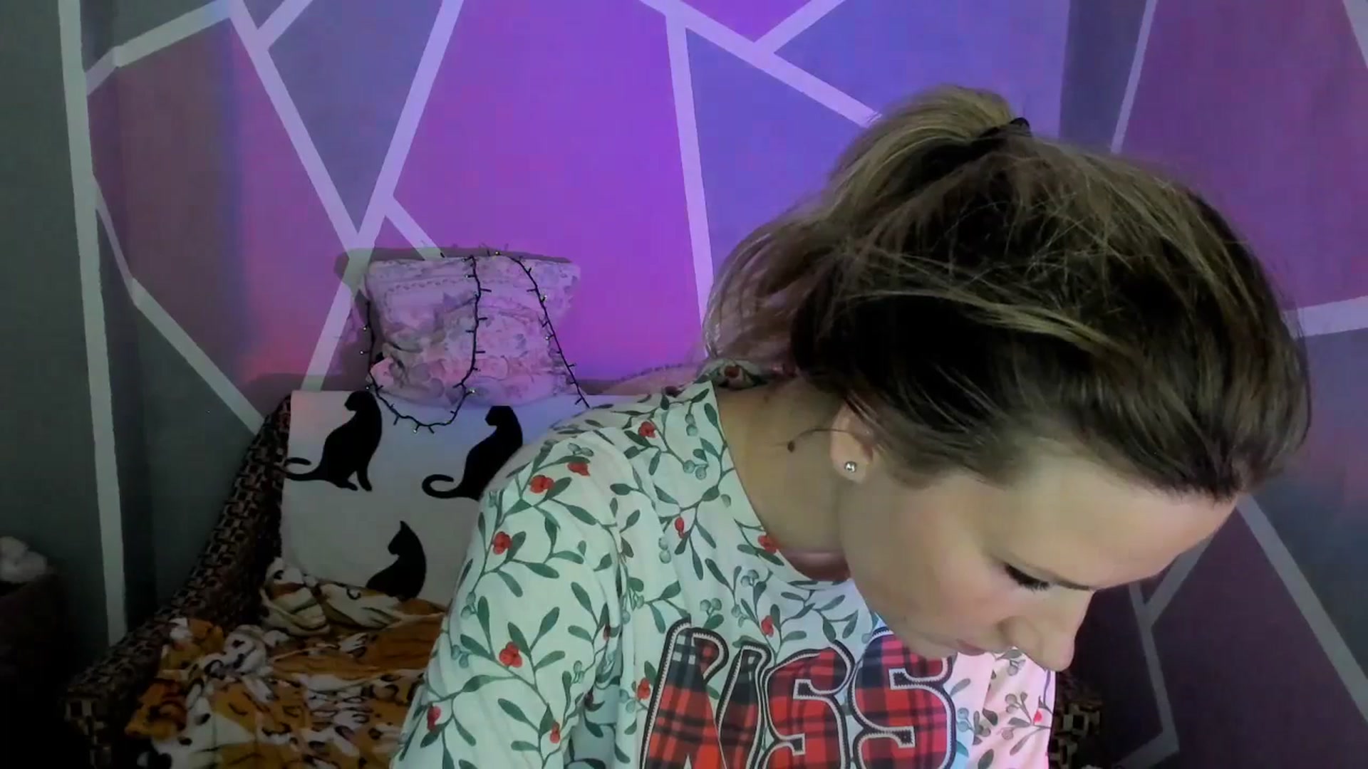 Gallery image thumbnail from UkrBeauty's myfreecams stream on, 07/04/2023, 16:46 image 4 of 20