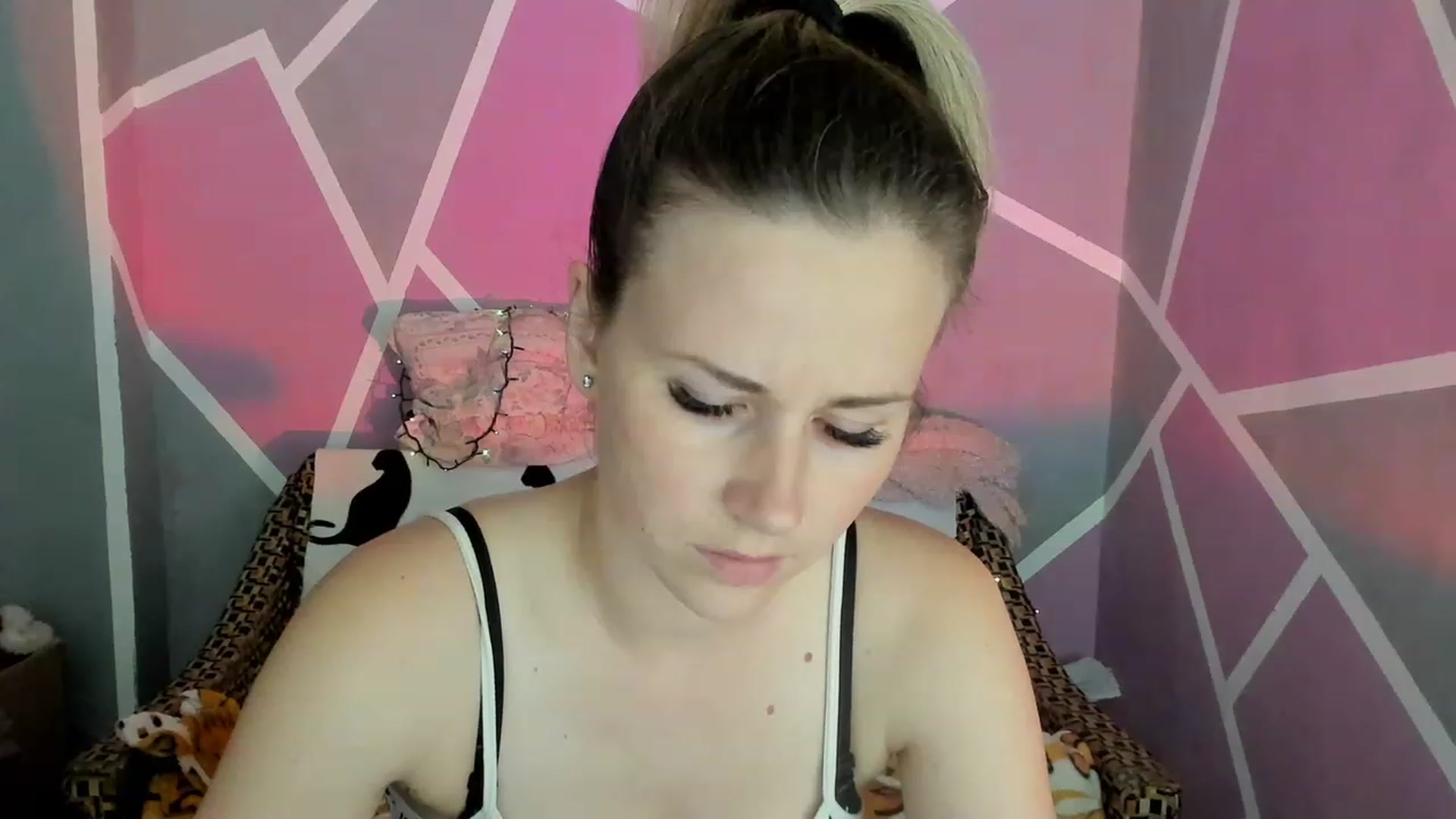 Gallery image thumbnail from UkrBeauty's myfreecams stream on, 07/10/2023, 16:19 image 6 of 20