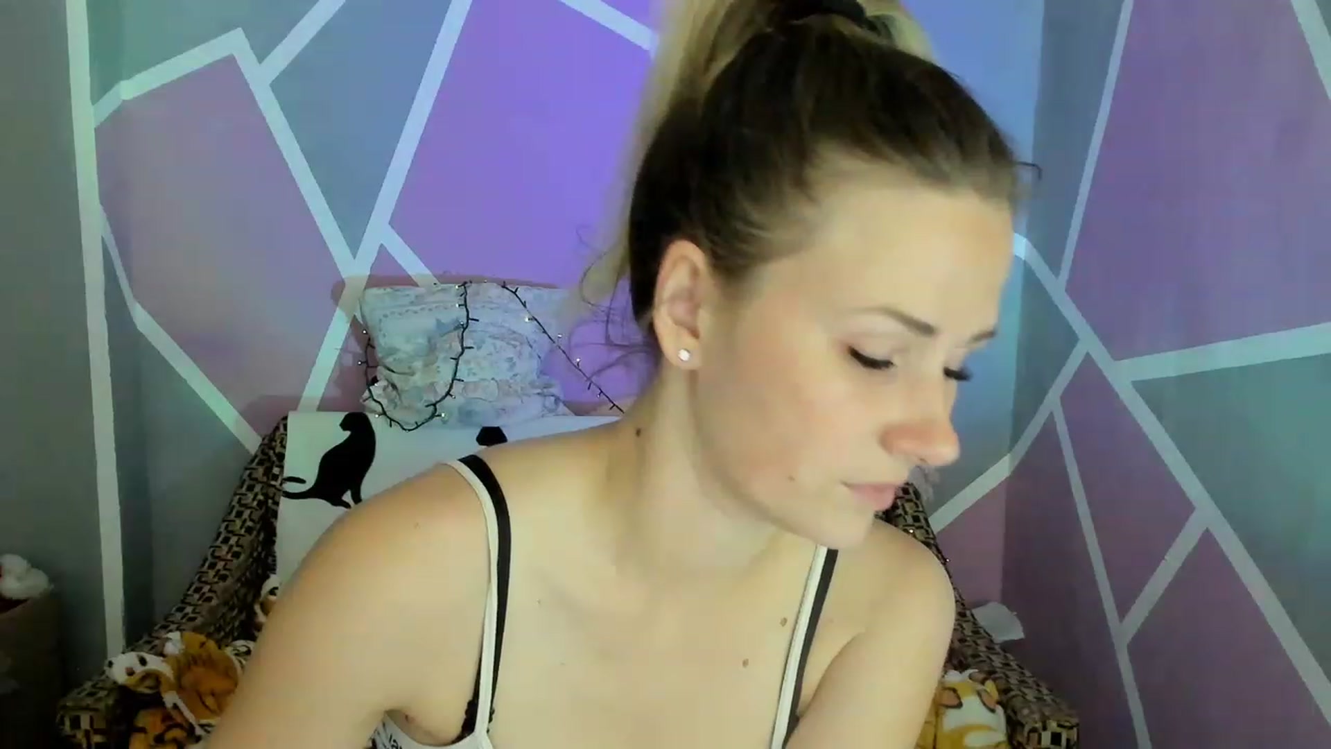 Gallery image thumbnail from UkrBeauty's myfreecams stream on, 07/10/2023, 16:19 image 9 of 20