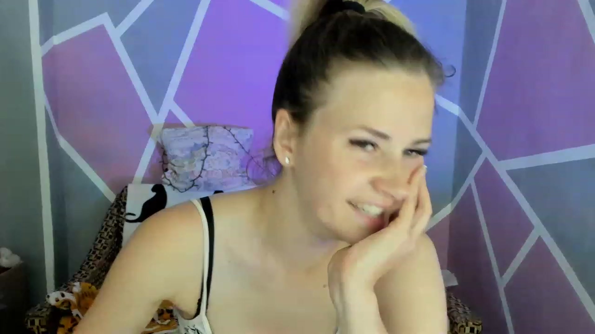 Gallery image thumbnail from UkrBeauty's myfreecams stream on, 07/10/2023, 16:19 image 14 of 20