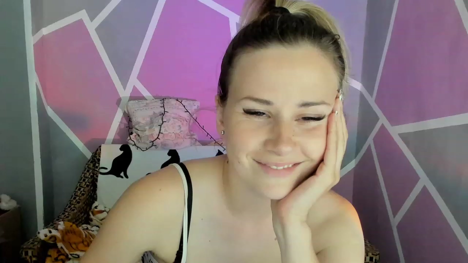 Gallery image thumbnail from UkrBeauty's myfreecams stream on, 07/10/2023, 16:19 image 7 of 20