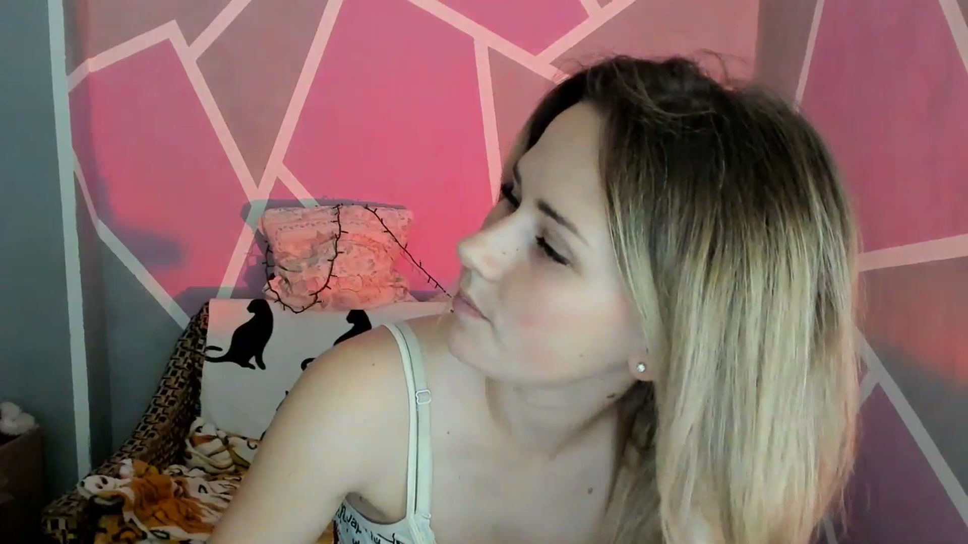 Gallery image thumbnail from UkrBeauty's myfreecams stream on, 07/12/2023, 14:29 image 17 of 20