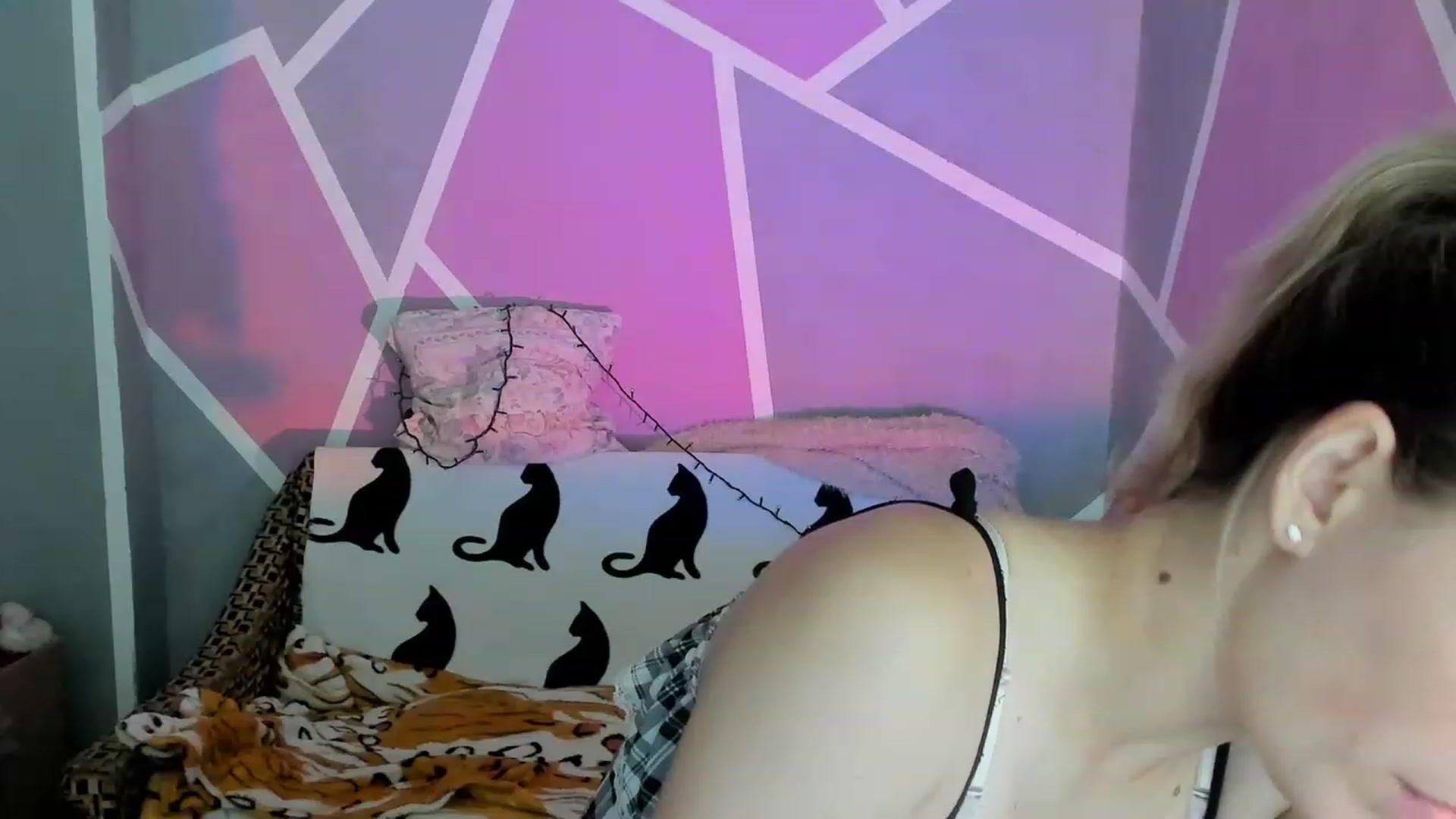 Gallery image thumbnail from UkrBeauty's myfreecams stream on, 07/14/2023, 15:48 image 12 of 20